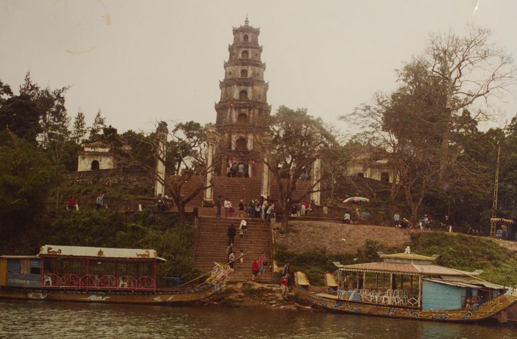 ເຂດ​ປູ​ຊະນີ​ຍະ​ສະ​ຖານ​ເຫວ້