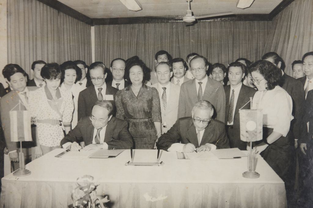 ພິ​ທີ​ເຊັນ​ສັນ​ຍາ