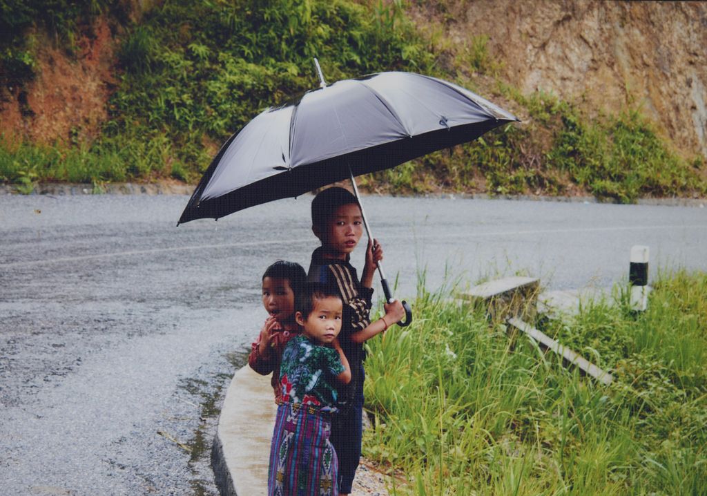 ເດັກ​ນ້ອຍ ກັ້ງ​ຄັນ​ຮົ່ມ