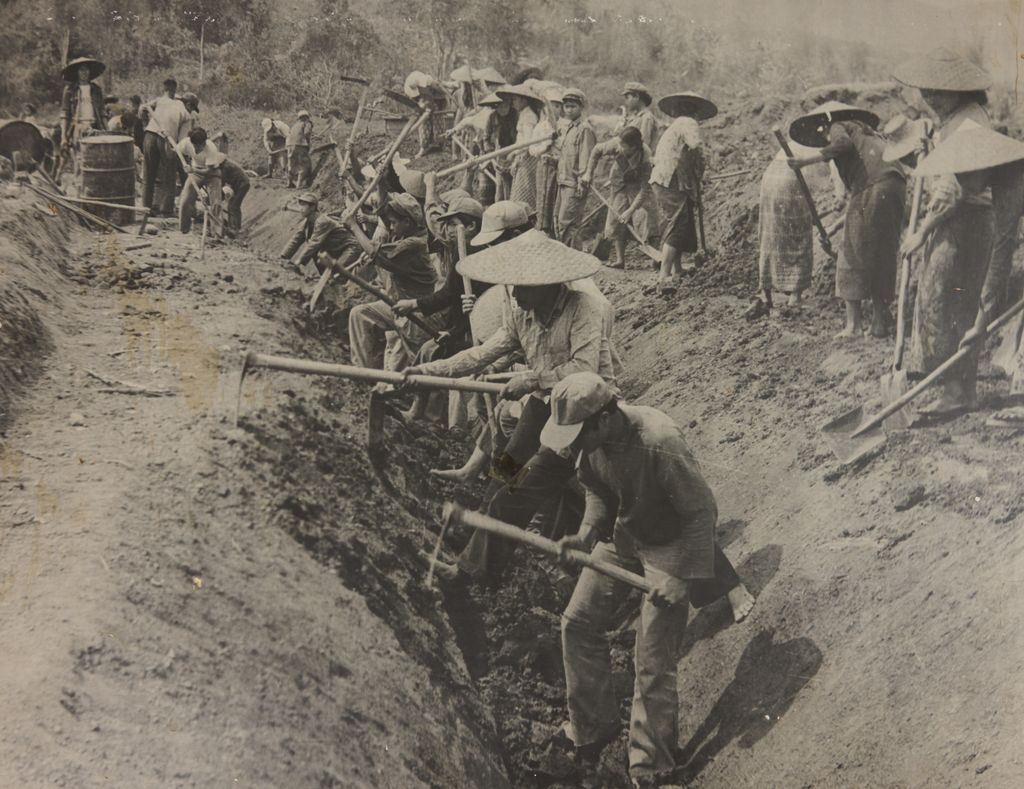 ປະ​ຊາ​ຊົນ ແຂວງ​ຫຼວງ​ພະ​ບາງ ສາ​ມະ​ຄີ​ກັນ ຂຸດ​ຄອງ​ນ້ຳ