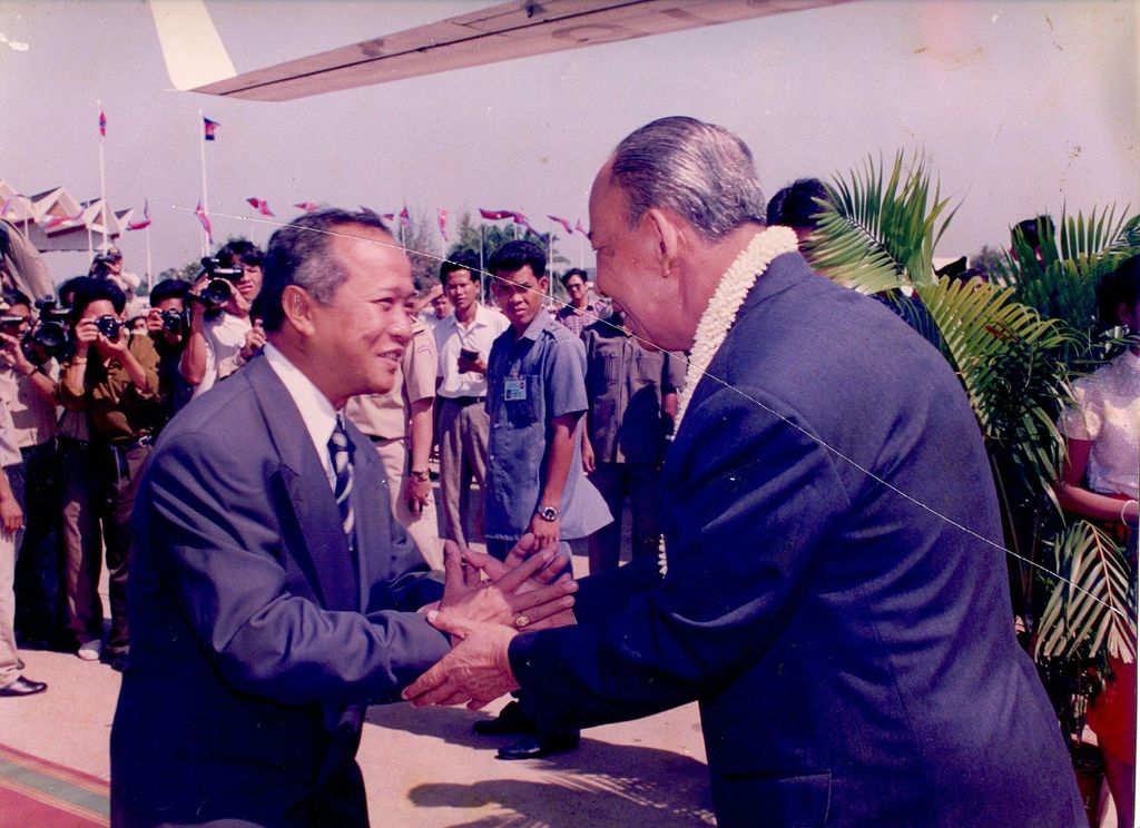 ການ​ນຳ​ຕ້ອນ​ຮັບ​ແຂກ​ຕ່າງ​ປະ​ເທດ