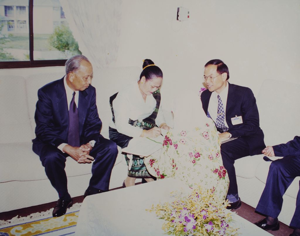 ທ່ານ ຄຳໄຕ ຢ້ຽມຢາມບູໄນ