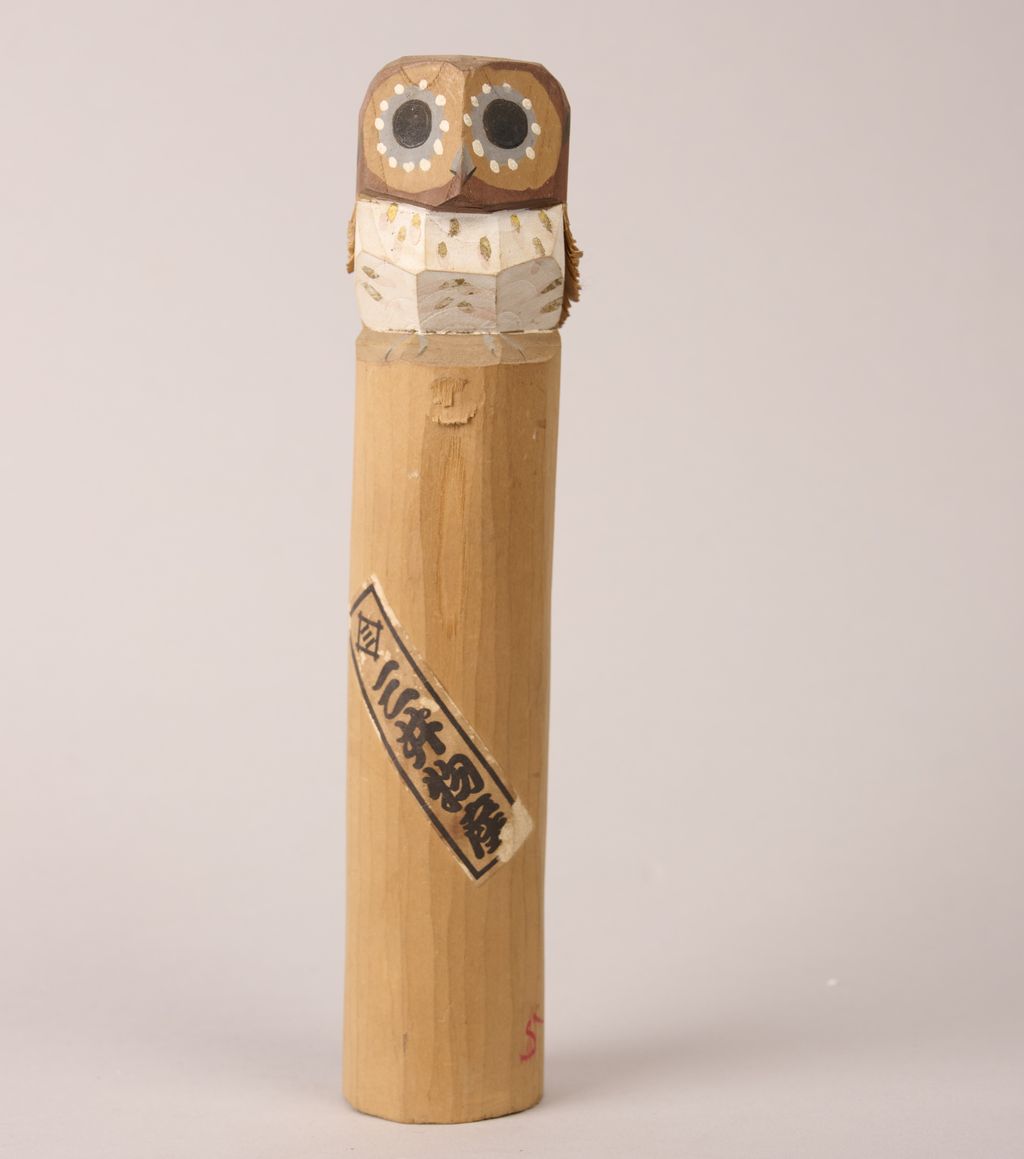 ໄມ້ແກະສະລັກນົກເຄົາແມວ