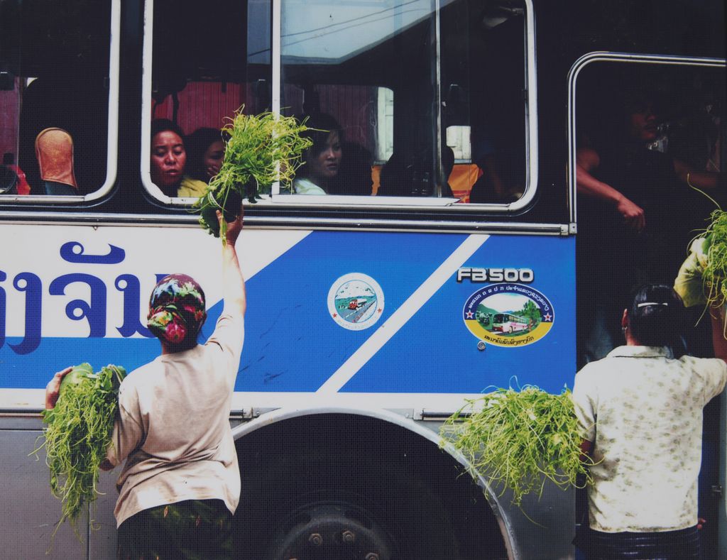 ແມ່​ຄ້າ​ຂາຍ​ຜັກ ແຂວງ​ເຊກອງ