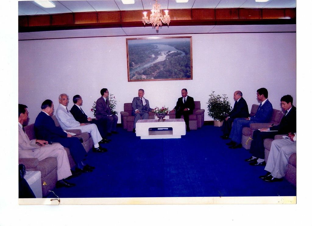 ທ່ານ ຄຳ​ໄຕ ສີ​ພັນ​ດອນ ຕ້ອນ​ຮັບ​ທ່ານ​ ເຈີນ​ຊິງ​ຫົງ ກົມ​ການ​ເມືອງ​ສູນ​ກາງ​ພັກ​ຄອມ​ມູ​ນິດ​ຈີນ