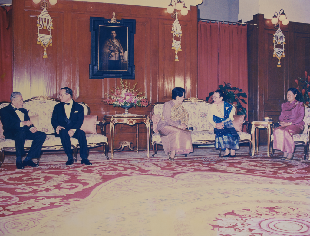 ທ່ານ ໜູ​ຮັກ ຢ້ຽມ​ຢາມ​ລາ​ຊາ​ອາ​ນາ​ຈັກ​ໄທ