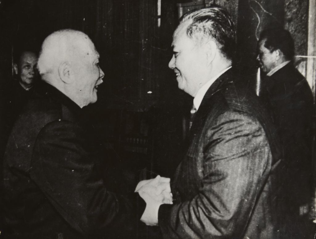 ທ່ານ ໄກສອນ ພົມວິຫານ ພົບປະໂອ້ລົມ ທ່ານ ຟານໂບ້ຍເຈົາ