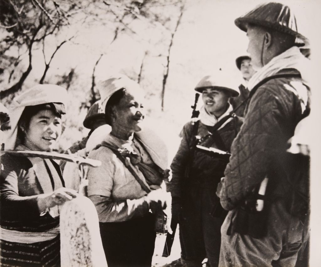 ເອື້ອຍ​ນ້ອງ​ແນວ​ຫຼັງ​ລຳ​ລຽງ​ອາ​ຫານ​ສັ່ງ​ແນວ​ໜ້າ