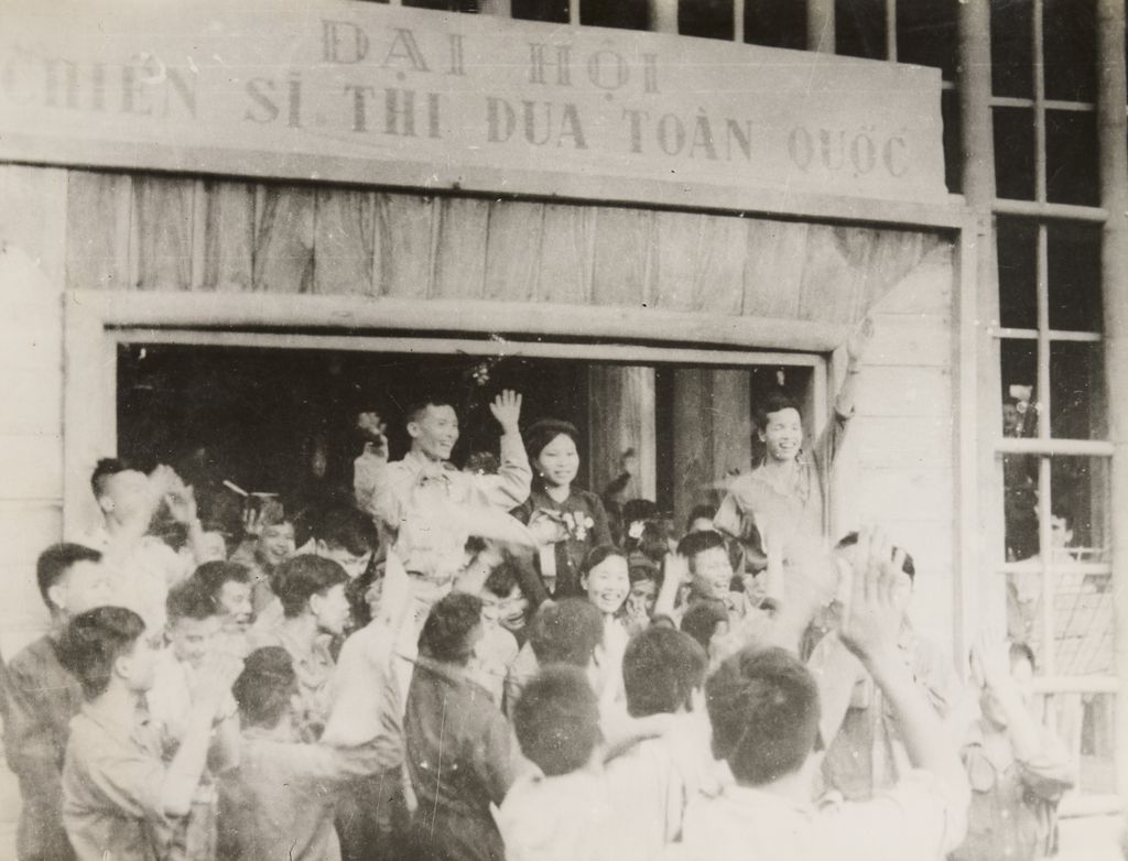 ປະ​ຊາ​ຊົນ​ຊົມ​ເຊີຍ​ໄຊ​ຊະ​ນະ​ຫວຽດ​ນາມ