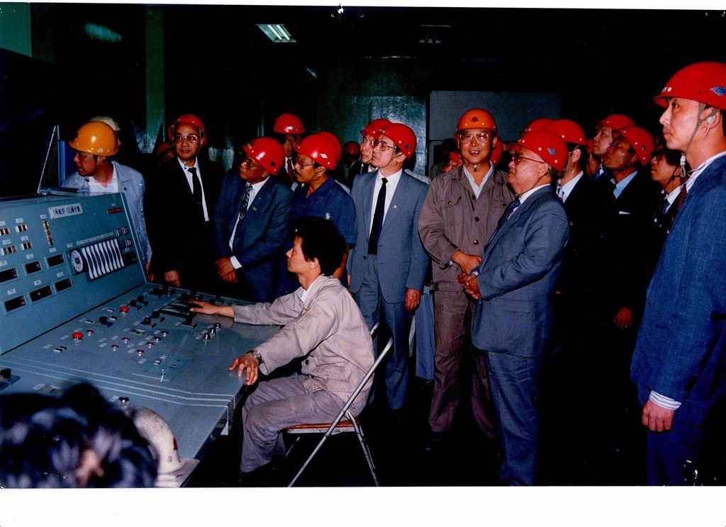 ທ່ານ ໄກ​ສອນ ພົມ​ວິ​ຫານ ລົງຢ້ຽມຢາມໂຮງ​ຫລໍ່​ຫລອມ​ເຫັ​ລກກາ​ປາວ​ຊານ​ທີ່ນ​ະ​ຄອນ​ຊຽງ​ໄຮ່