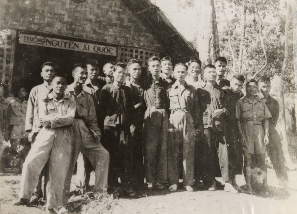 ທະ​ຫານ​ຫວຽດ​ນາມ​ຖ່າຍ​ຮູບ​ລວມ​ໝູ່