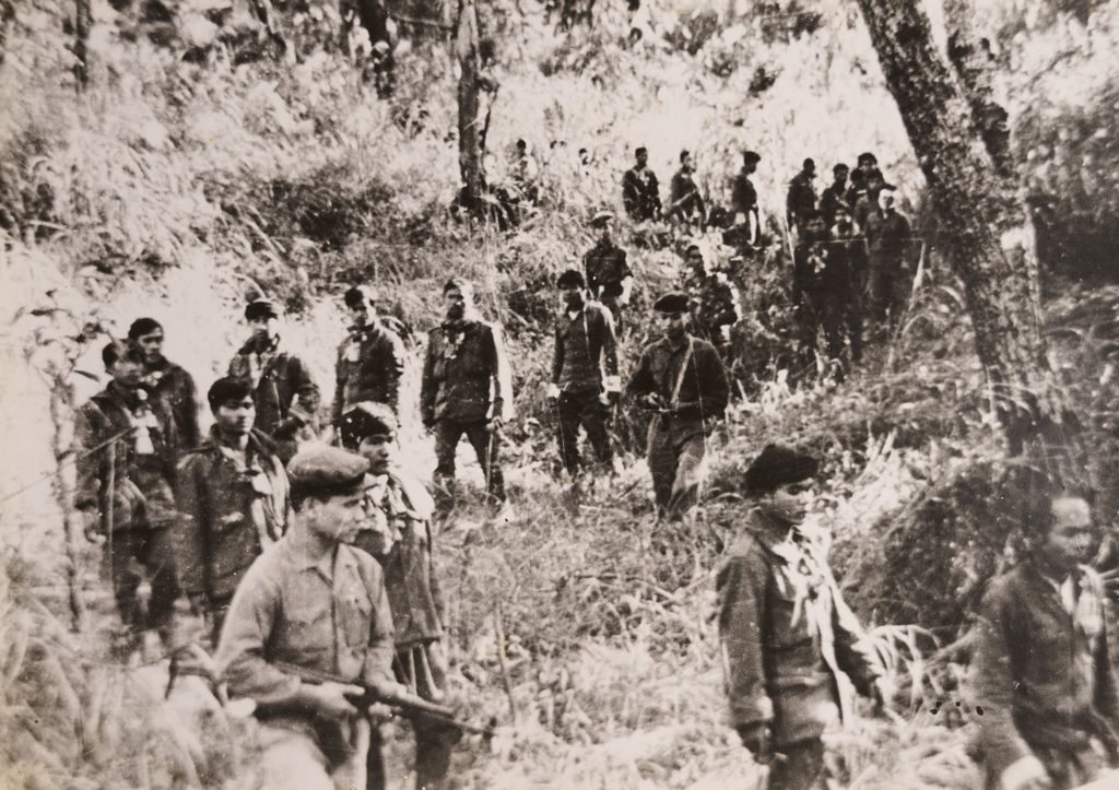 ຈັບ​ກຸ່ມ​ສະ​ເລີຍ​ເສິກ