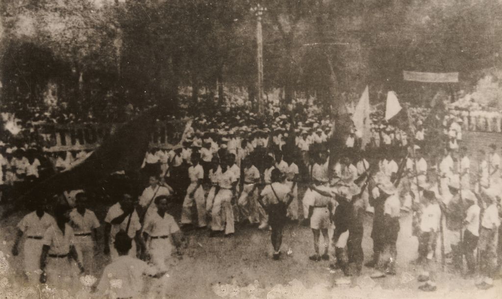 ຊຸມ​ນຸມ​ຍຶດ​ອຳ​ນາດ