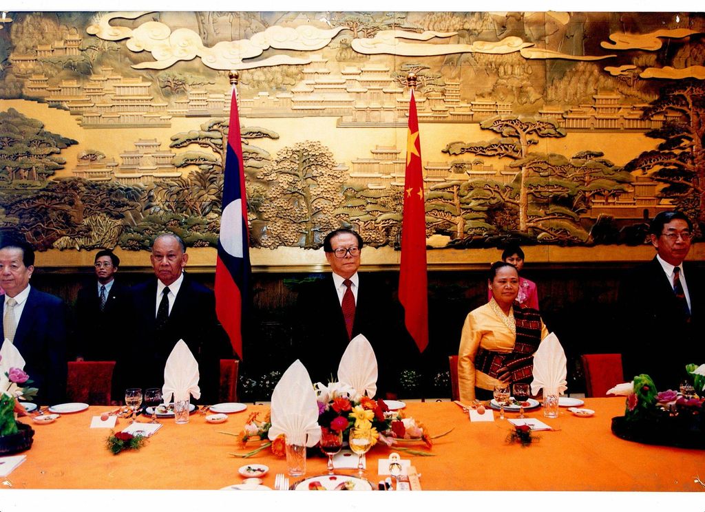 ຄະນະນຳຈີນມາຢ້ຽມຢາມລາວ 14.7.2000