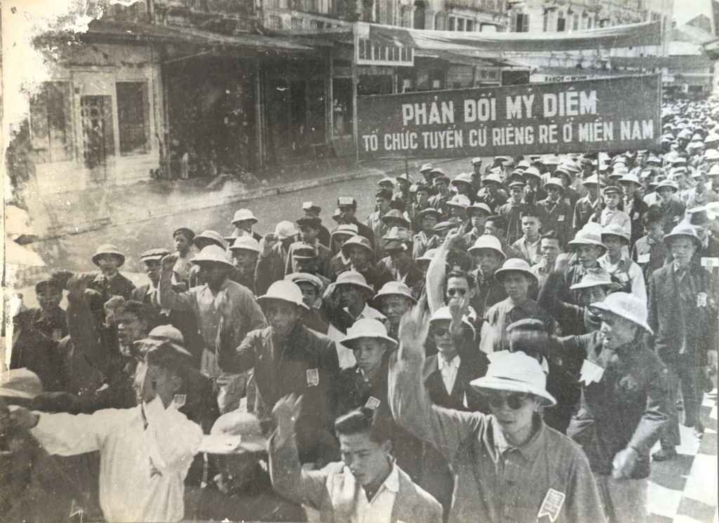 ພະ​ນັກ​ງານ, ປະ​ຊາ​ຊົນ​ໄຊ​ງ່ອນ​ໂຮມ​ຊຸມ​ນຸມ