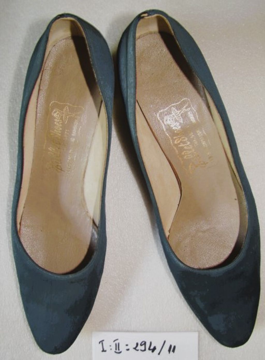 ເກີບຢ່ອງ ສົ້ນໜາ ຜ້າໄໝ ສີຂຽວຫົວເປັດ.