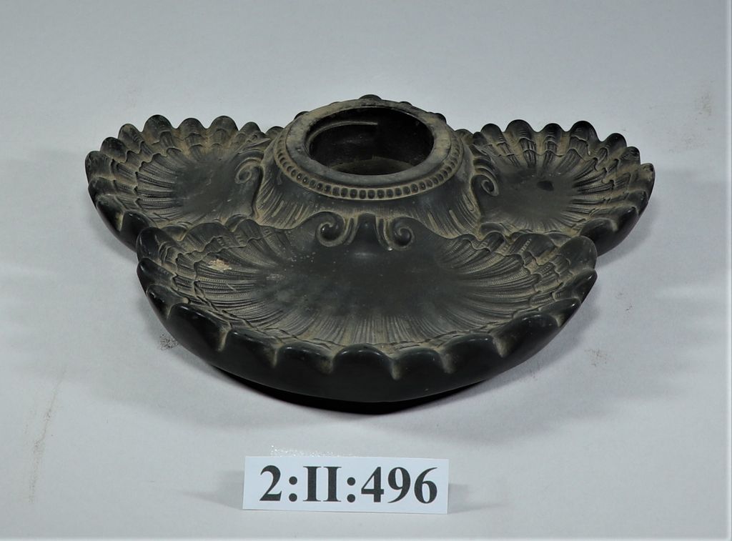 ຈານຂຸຂີ້ຢາ ເຮັດດ້ວຍໄມ້ ແກະສະລັກ.