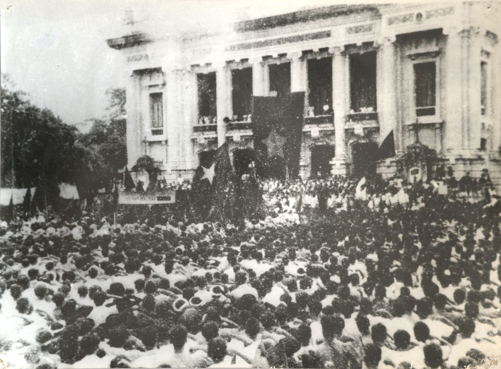 ປະຊາຊົນຫວຽດນາມໂຮມຊຸມນຸມມິດຕິງ