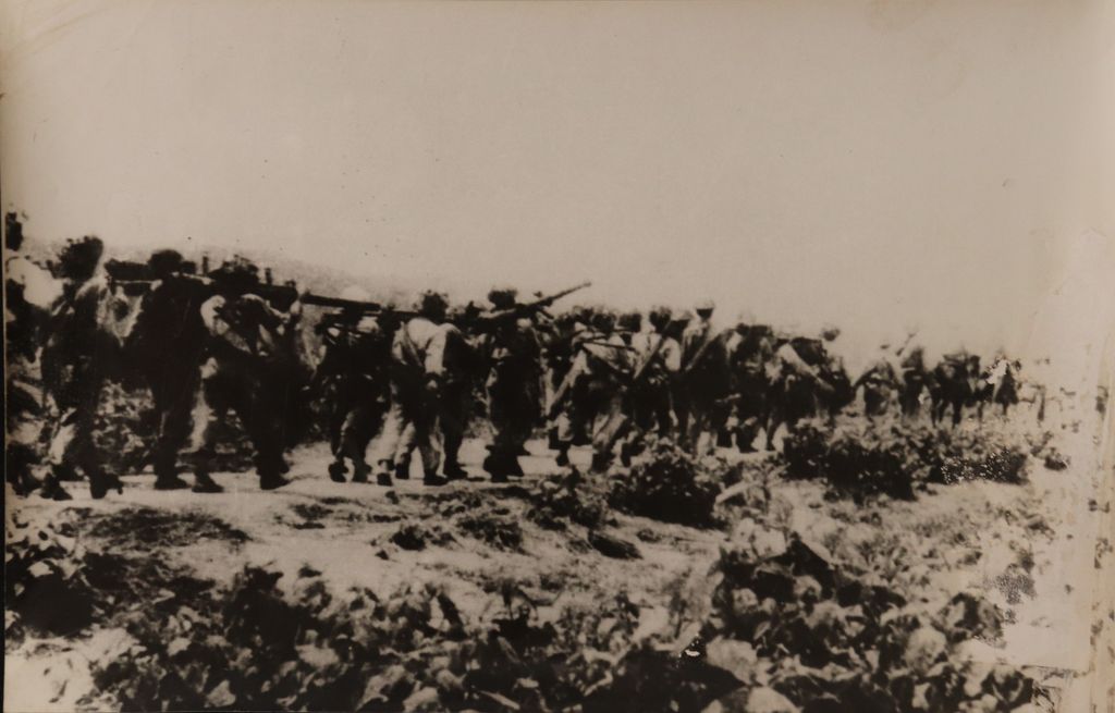 ທະ​ຫານ​ເຄື່ອນ​ທັບ