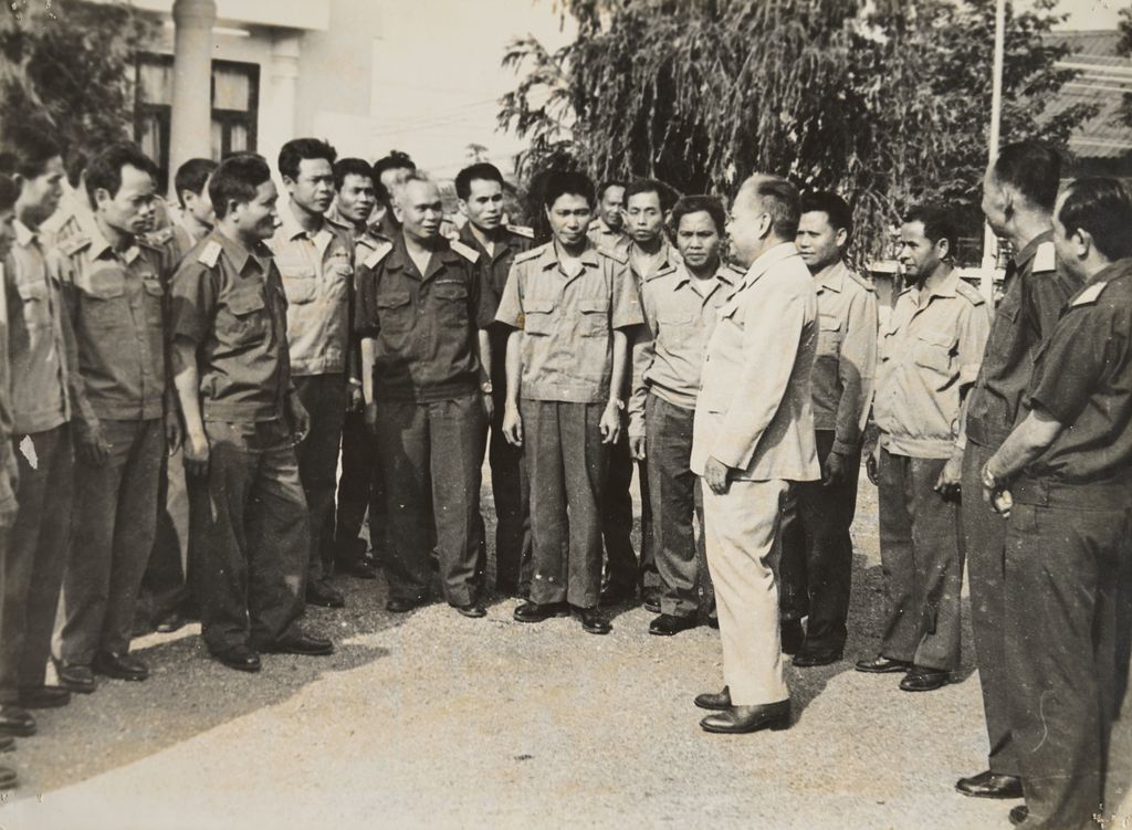 ທ່ານ ໄກສອນ ພົມວິຫານ ໂອ້ລົມກັບຄະນະຜູ້ແທນ