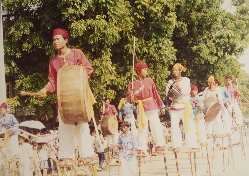 ສະແດງຍ່າງໂຍກເຍກ