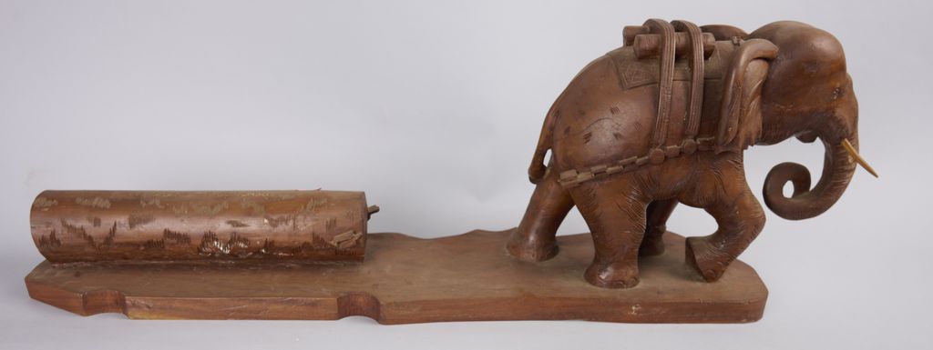 ຮູບຄັວດຊ້າງລາກໄມ້