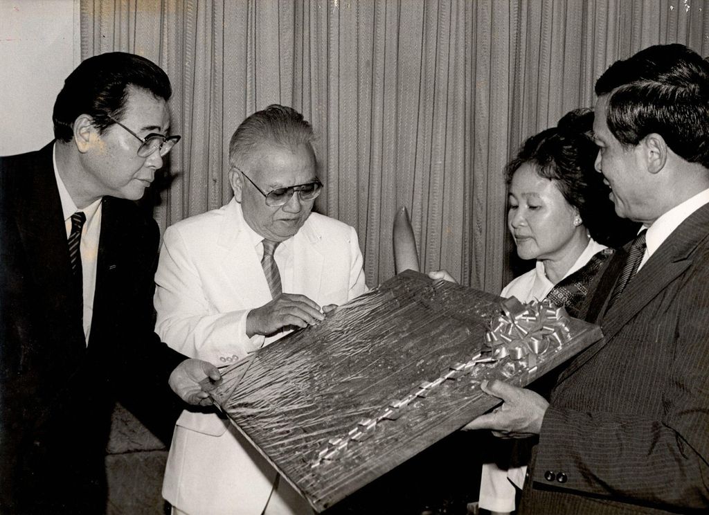 ຄະນະນຳຈີນມາຢ້ຽມຢາມລາວ22.12.1990