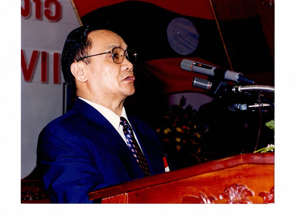 ທ່ານ ທອງ​ສິງ ທຳ​ມະ​ວົງ ອ່ານ​ບົດ​ລາຍ​ງານ​ການ​ເລືອກ​ຕັ້ງ