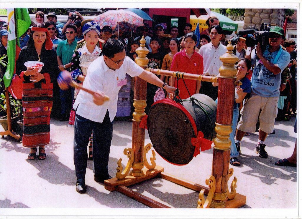 ທ່ານ ທອງ​ສິງ ທຳ​ມະ​ວົງ ເປັນ​ປະ​ທານ​ໃນ​ງານ​ບຸນ​ປະ​ເພ​ນີ