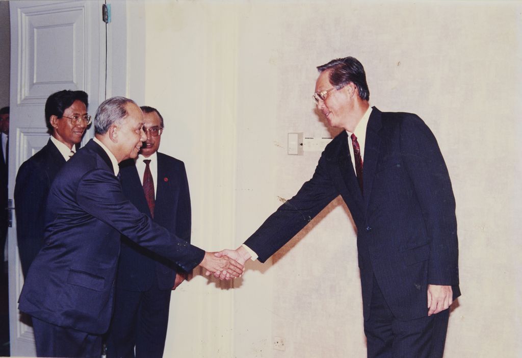 ທ່ານ ຄຳໄຕ ສີພັນດອນ ຕ້ອນຮັບແຂກ