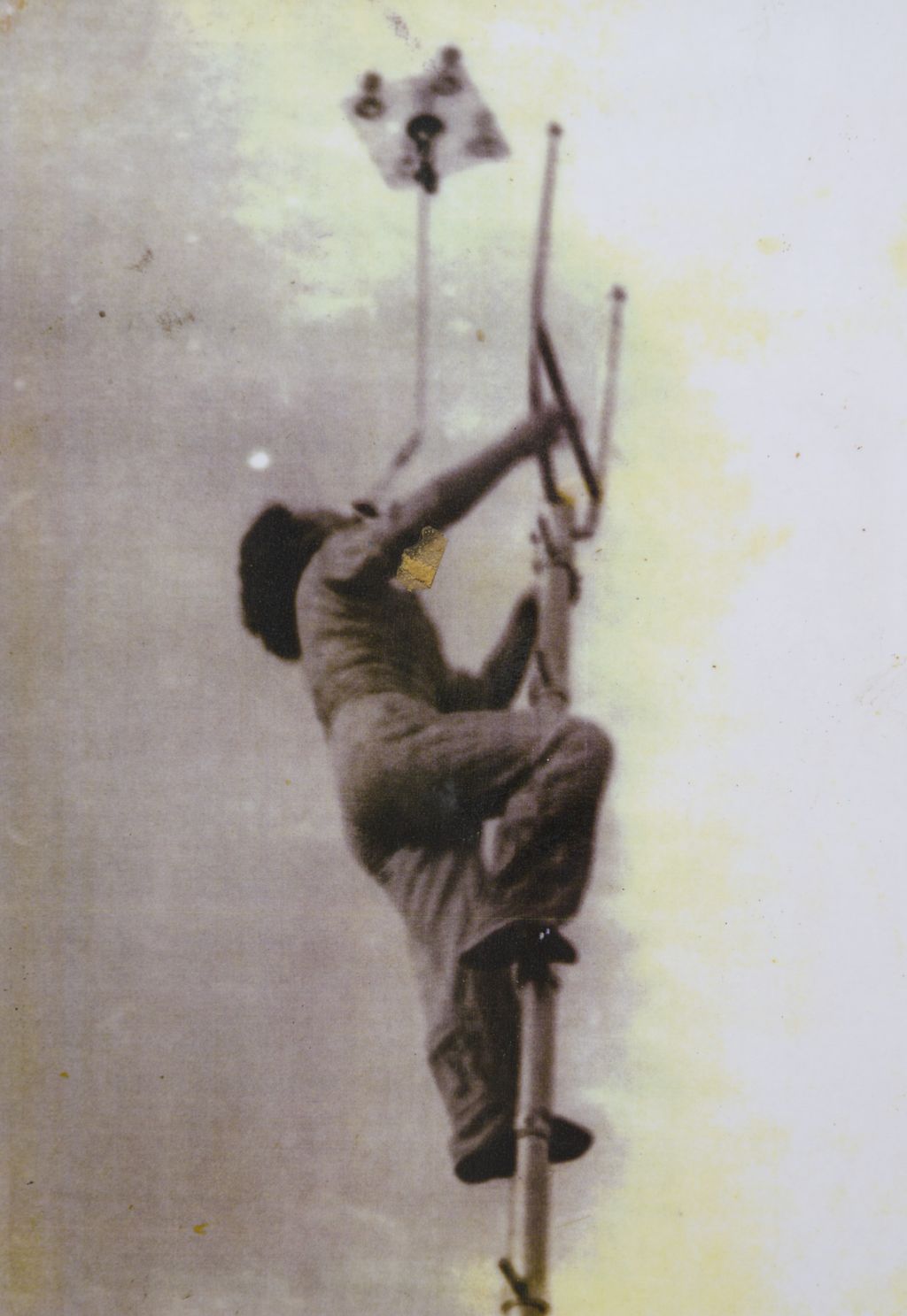 ນາງ ສົມ​ຈິດ ຂຶ້ນ​ຫຼັກເສົາໃນ​ບັ້ນ​ຮົບ​ພູ​ເບ້ຍ1978