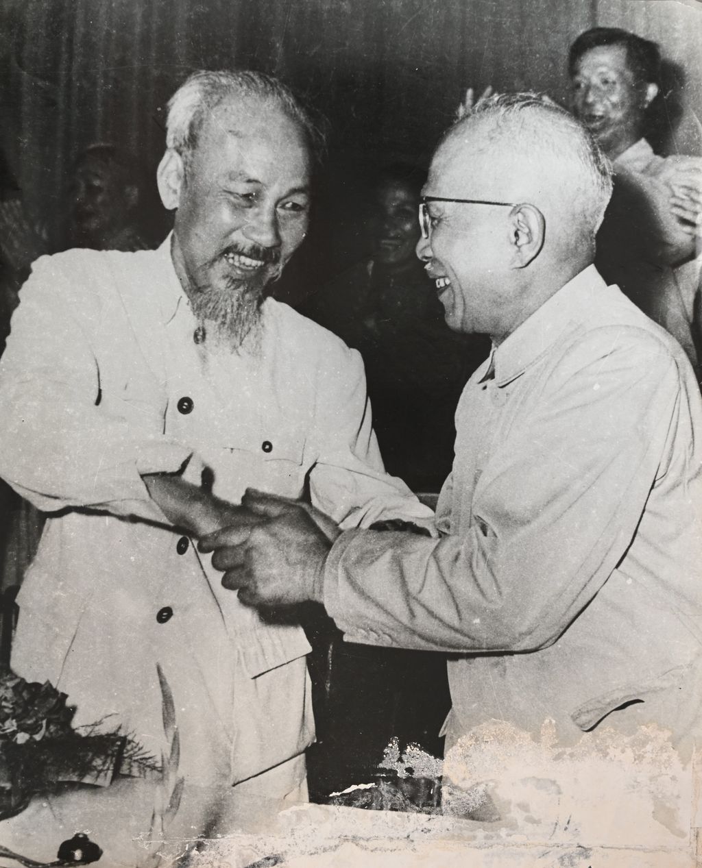 ພົບປະສ້າງສັນກັນ