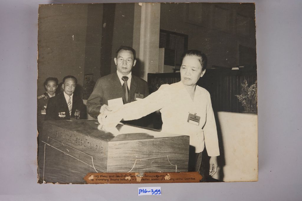 ທ່ານ ນາງ ຄຳແພງ ບຸບຜາ ປ່ອນບັດເລືອກຕັ້ງຄະນະບໍລິຫານສູນກາງພັກ