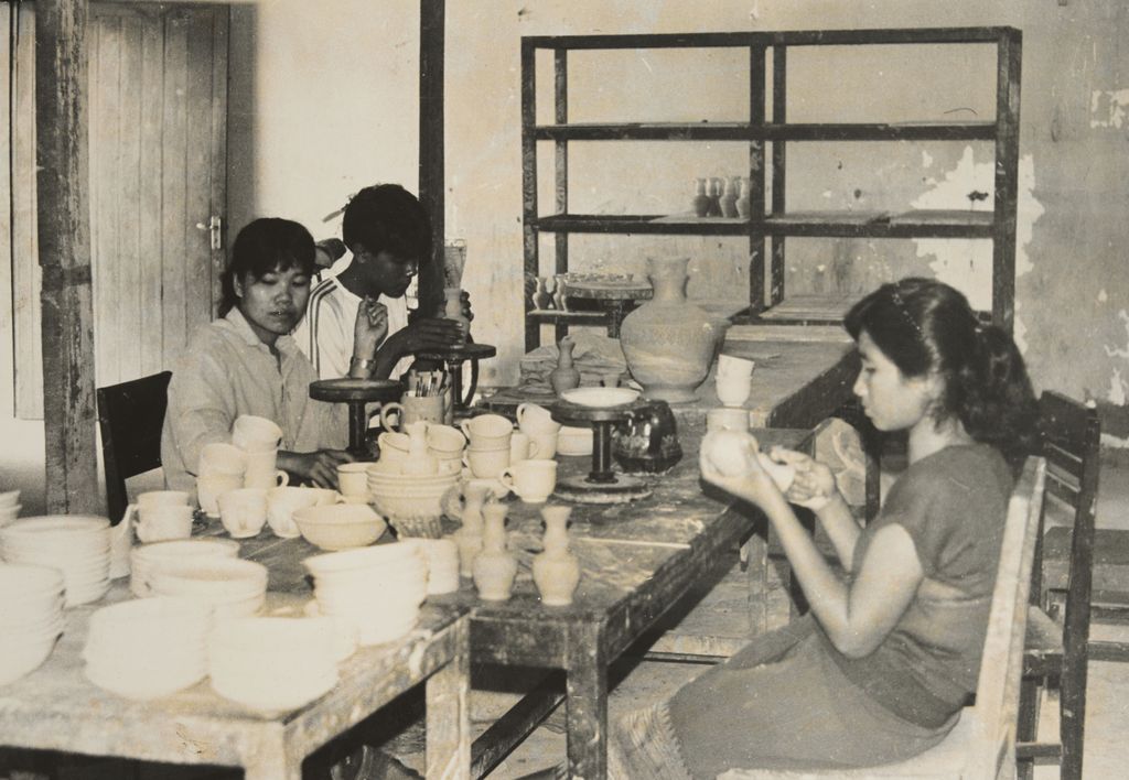 ໜ່ວຍ​ເຄື່ອງ​ປັ້ນ​ດິນ​ເຜົາ