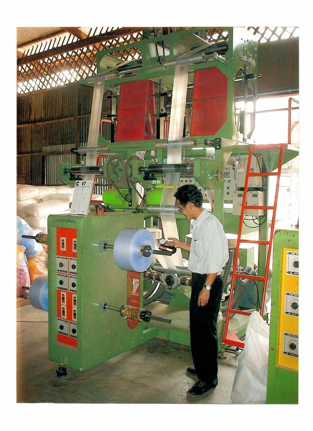 ຂະ​ແໜງ​ເຄື່ອງ​ຈັກ​ເປົາ​ຖົງ​ຢາງ​ໂຮ​ງານ​ຜະ​ລິດ​ຕະ​ພັນ​ເຄື່ອງ​ປາ​ລາ​ສະ​ຕິກ