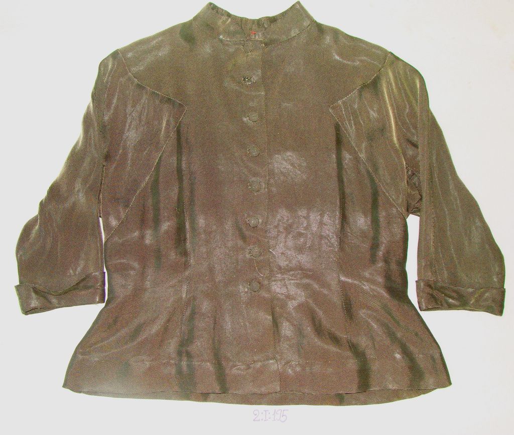 ເສື້ອຄໍຕັ້ງຈີນ ຜ້າໄໝ ຕາແຕະນ້ອຍ ສີດໍາປົນສີຂີ້ມ້າ.