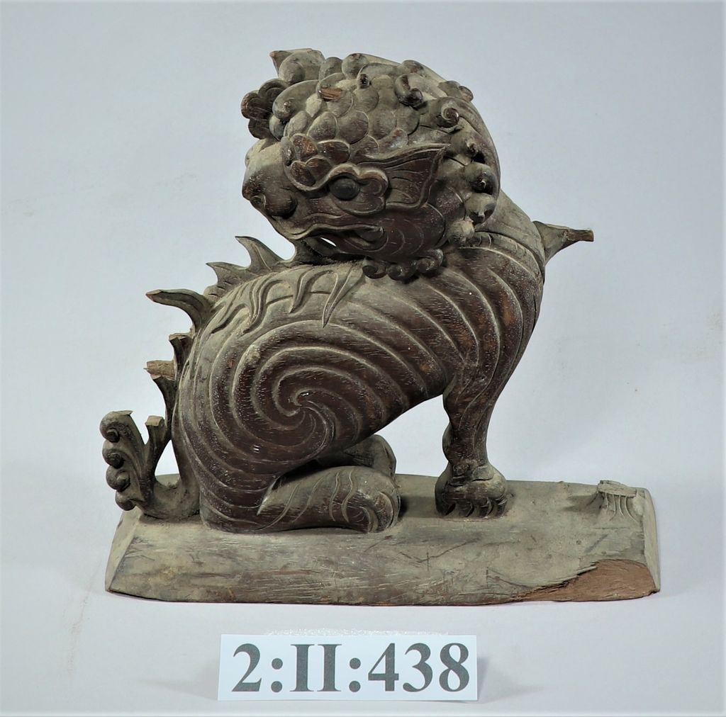 ໄມ້ແກະສະລັກ ໂຕສິງ ເຮັດດ້ວຍໄມ້.