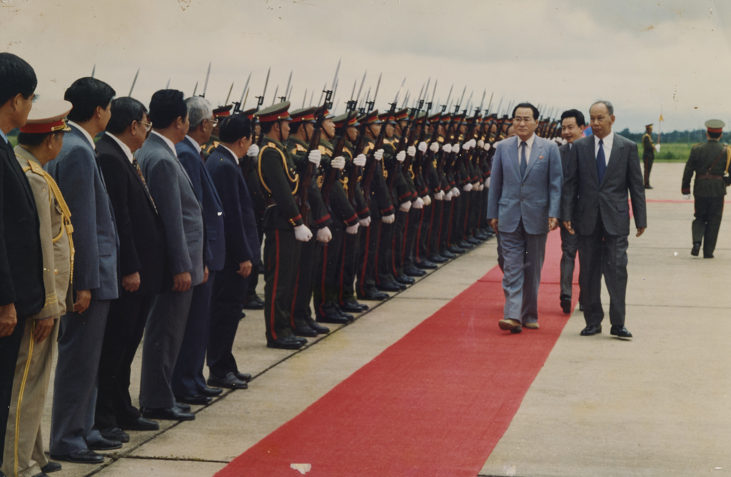 ຄະ​ນະ​ນຳ​ຂັ້ນ​ສູງ​ຂອງ​ລາວ​ຕ້ອນ​ຮັບ​ການ​ນຳ​ຂັ້ນ​ສູງ​ຂອງ​ຈີນ