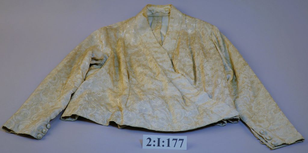 ເສື້ອຄໍປ້ານ ລາຍດອກ ສີງາຊ້າງ