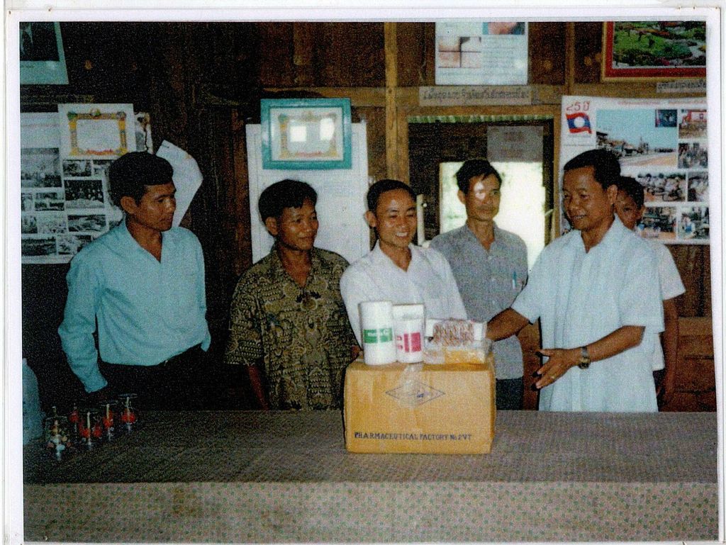 ມອບ​ຮັບ​ເຄື່ອ​ງ​ໃຊ້