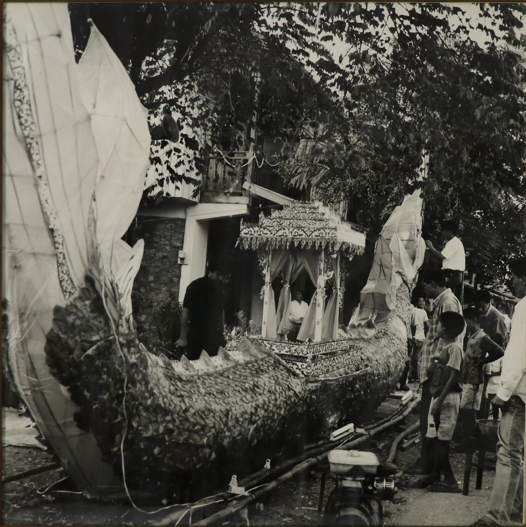 ຮູບພາບຂາວດໍາ ເຮືອໄຟບົກ