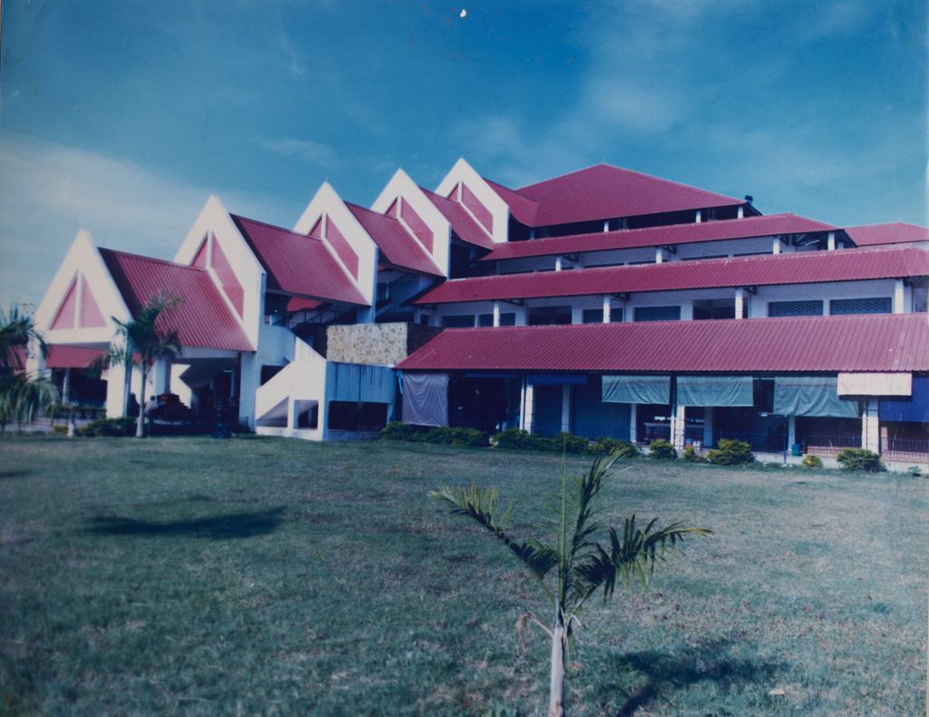 ອາຄານ 5 ແປ