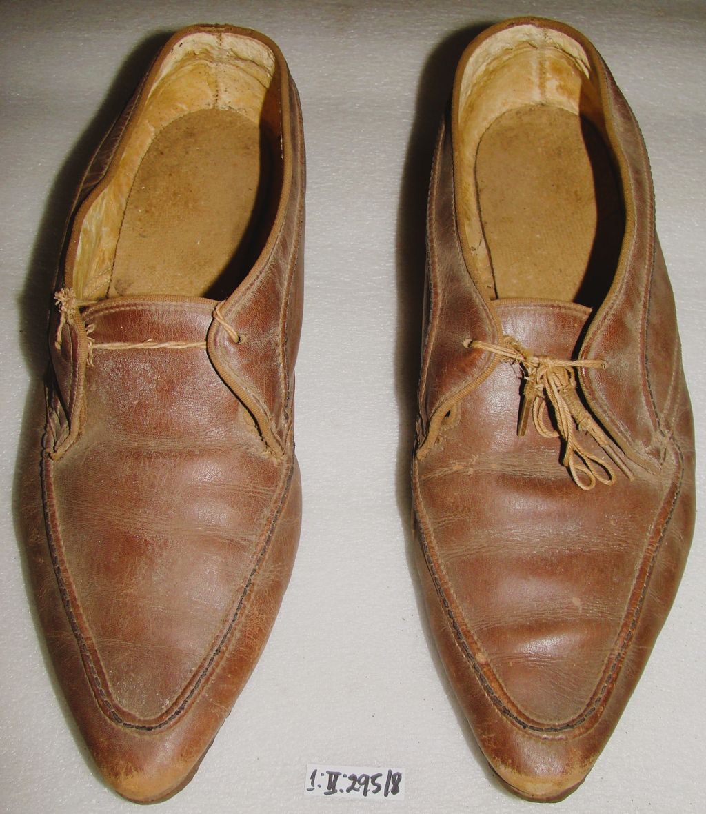 ເກີບຫນັງ ສີຕັບຫມູ