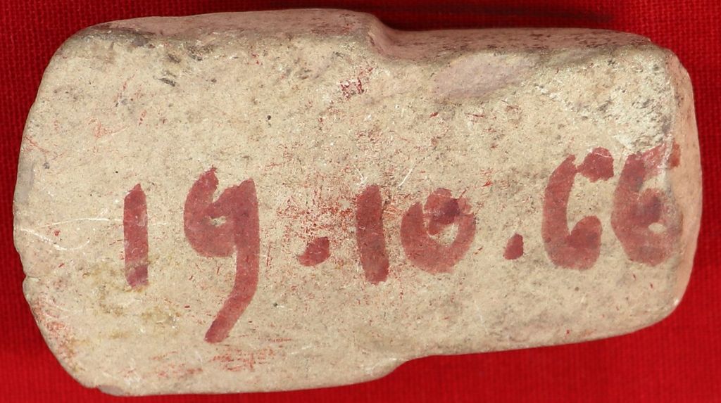 ຫີນຟ້າຜ່າ ເຮັດດ້ວຍຫີນ