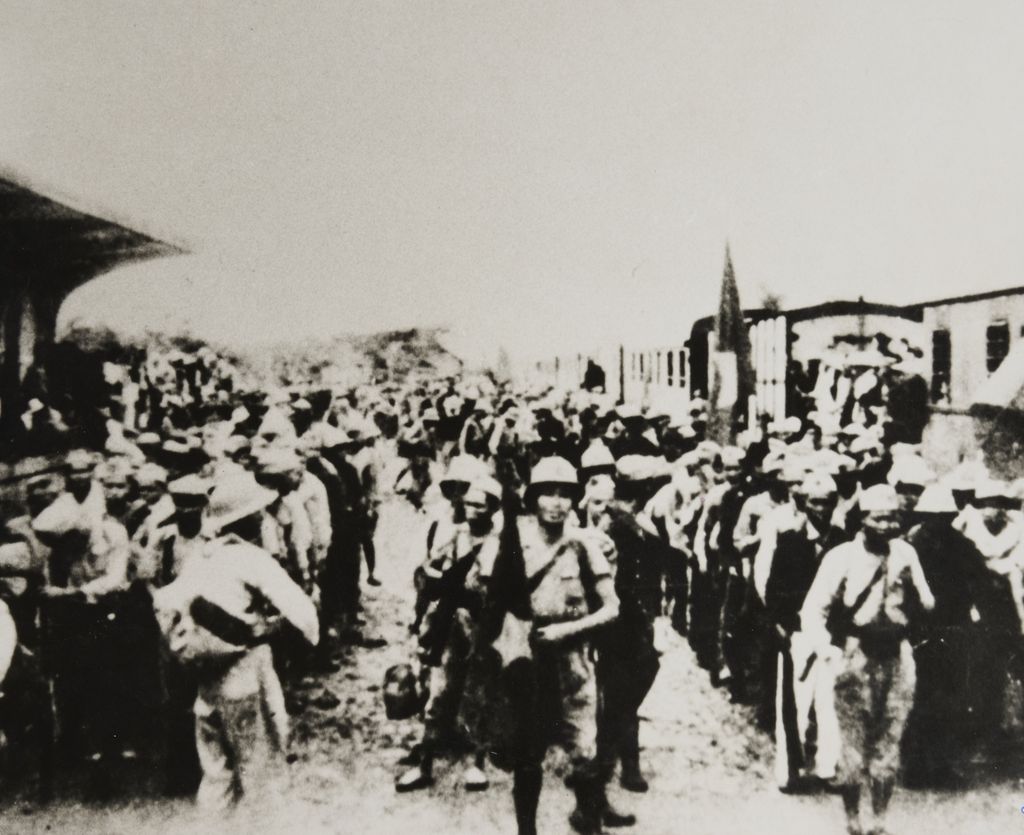 ທະ​ຫານຫຼາຍ​ເດີນ​ທາງ​ເມືອ​ພາກ​ໃຕ້​ຫວຽດ​ນາມ​ຕີ​ສັດ​ຕູ ປີ 1945