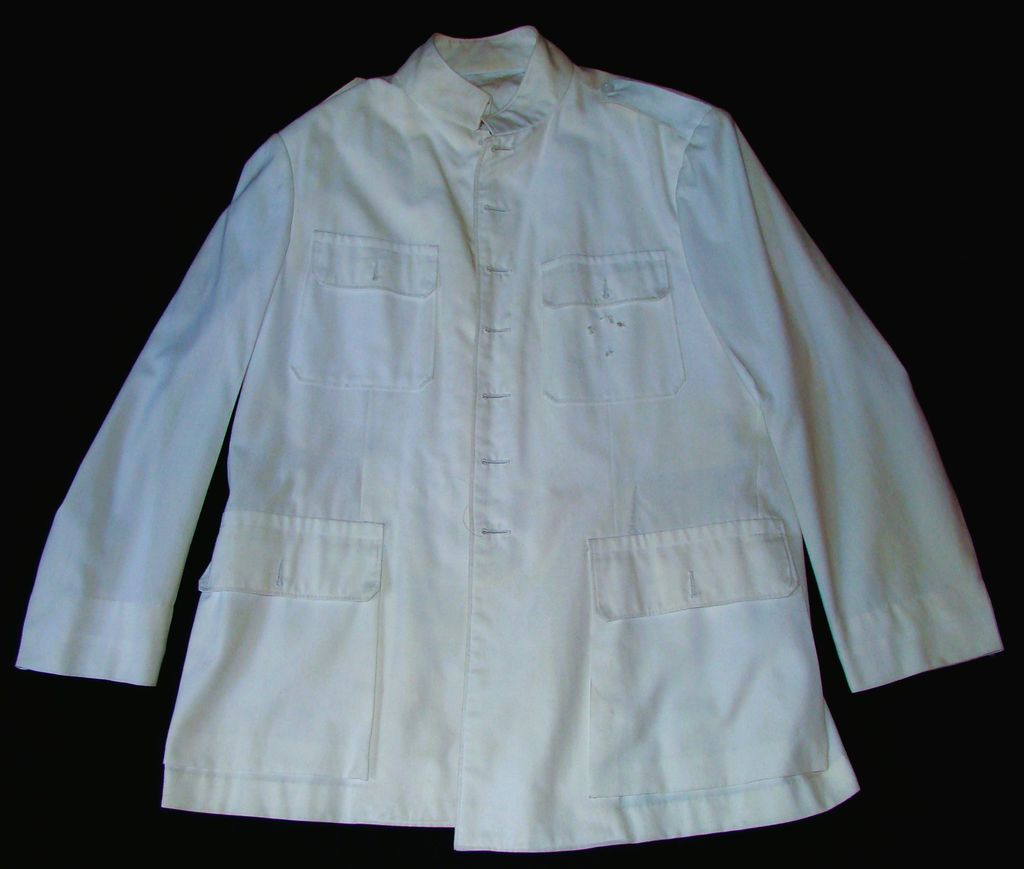 ເສື້ອຄໍປິດ ຜ້າສີຂາວ