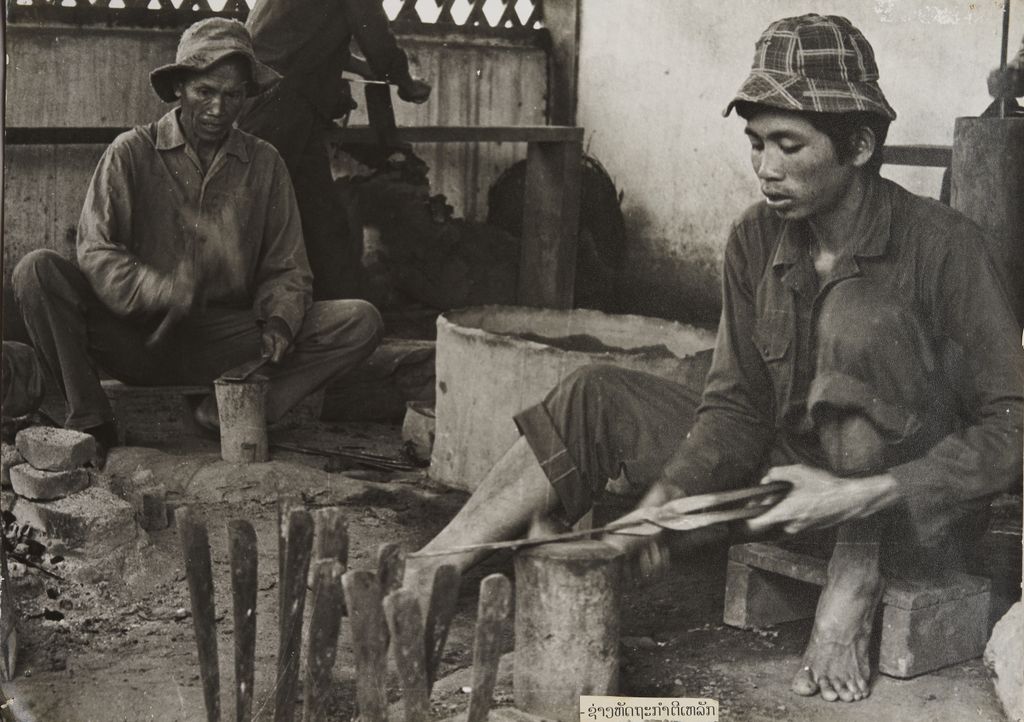 ຊ່າງຫັດຖະກຳຕີເຫຼັກ