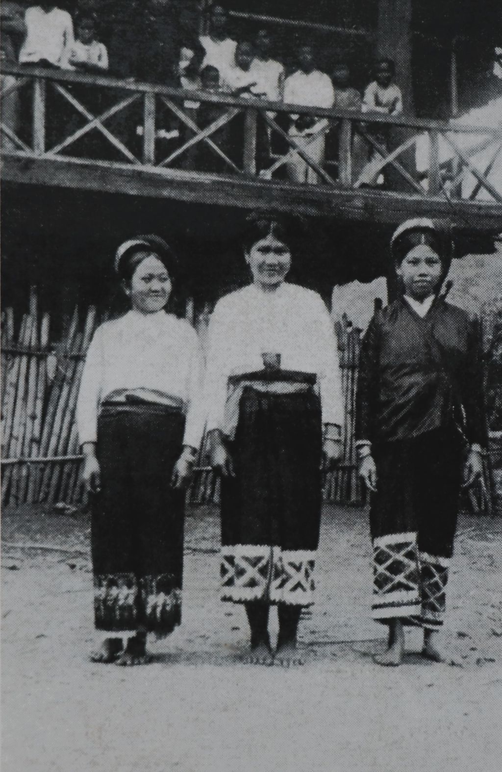 ຮູບພາບຂາວດໍາ  ຊົນເຜົ່າລໍ ທີ່ເມືອງນາລອງ ປີ 1934