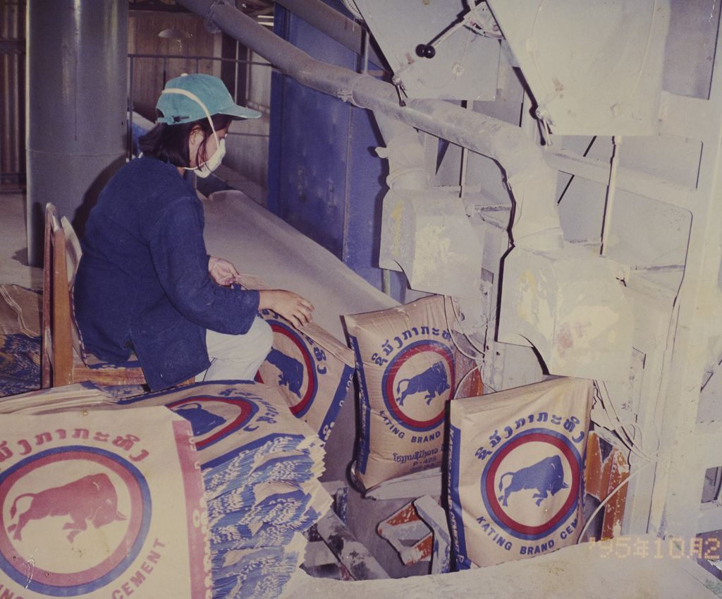 ໂຮງ​ງານ​ຜະ​ລິດ​ຊີ​ມັງ