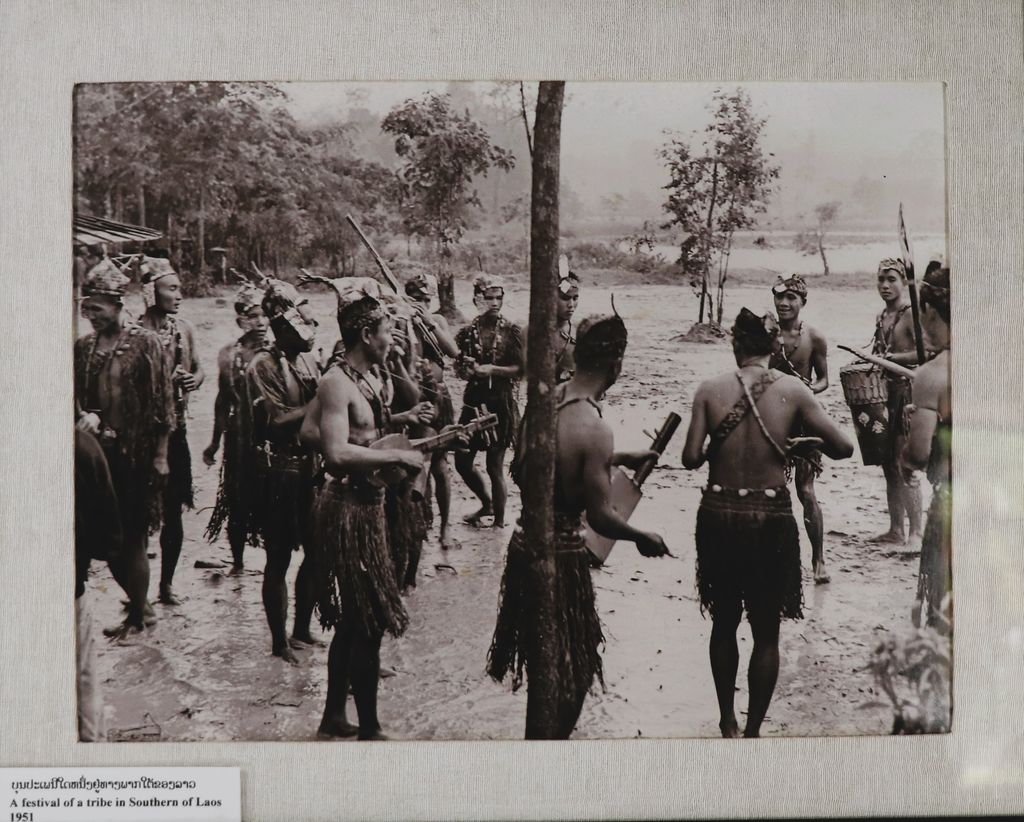 ຮູບ​ພ​າບຂາວດຳ ບຸນປະເພນີໃດໜຶ່ງຢູ່ທາງພາກໃຕ້ຂອງລາວ ປີ1951